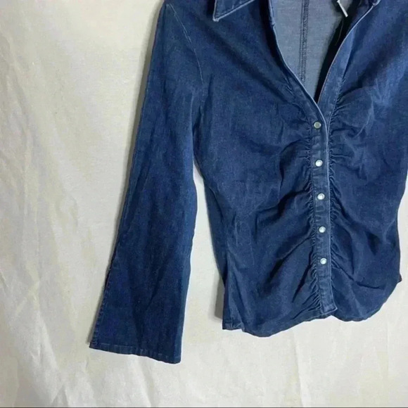 Friends size medium longsleeve top chambray denim - Picture 5 of 6